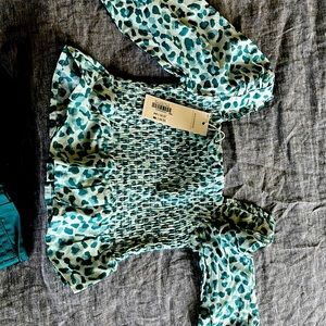Toddler girls Janie and Jack top NWT. Smocked green leopard print. 18-24 months